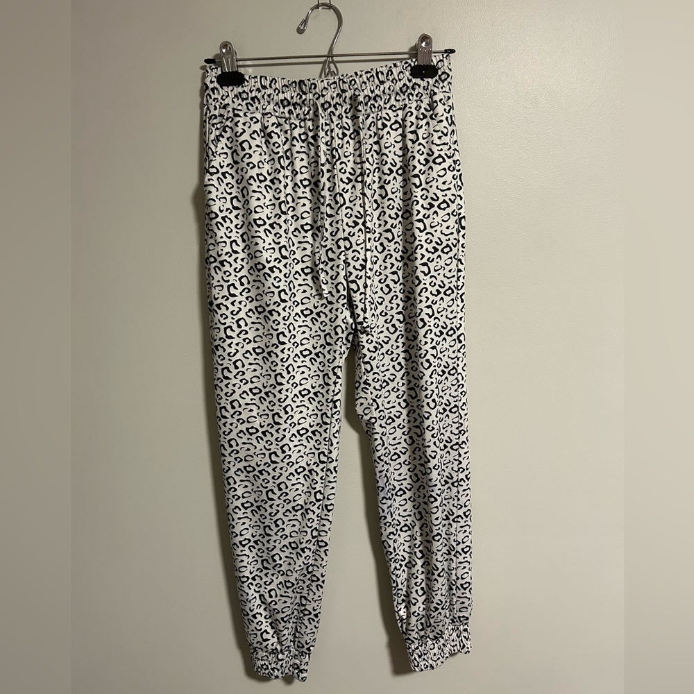 (3/$20) Belinda medium black & white Leopard Print Jogger Pants